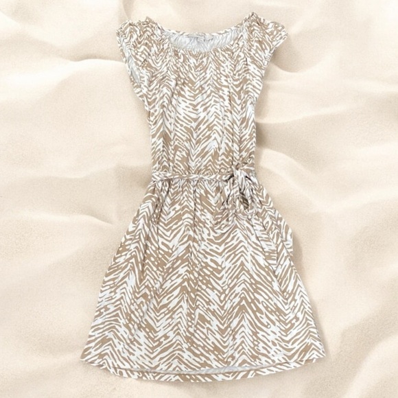 LOFT Dresses & Skirts - Elegant Tan and White Patterned Dress